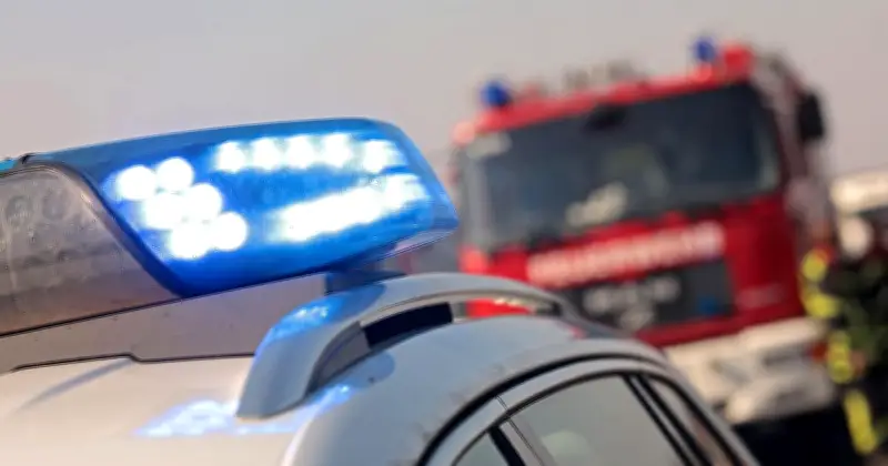 Feuerwehr rettet Mann vom Dach: Ausgesperrt und ohne Geld für Schlüsseldienst