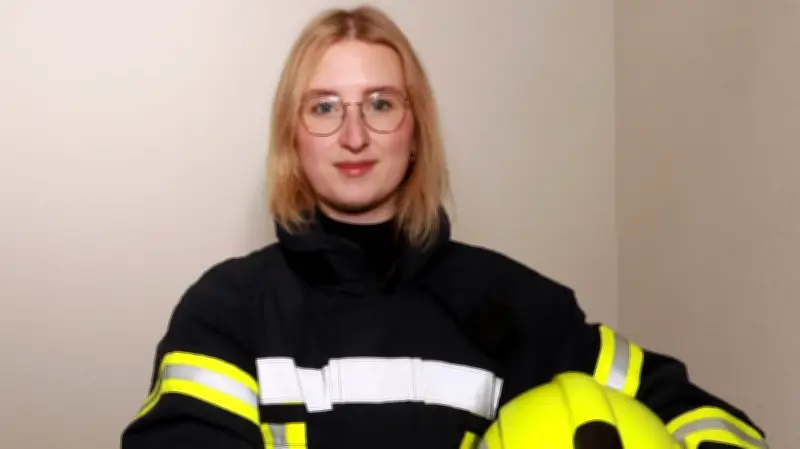 Feuerwehr-Stickeralbum startet: 270 Kameraden werden zu Sammelobjekten in Lützow-Lübstorf