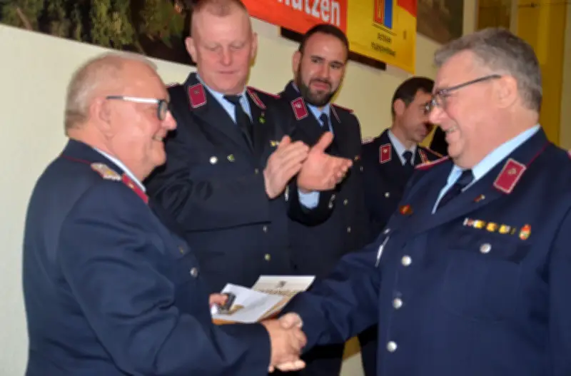 Feuerwehrchef enttäuscht: Leere Stühle bei Jahreshauptversammlung in Plötzkau
