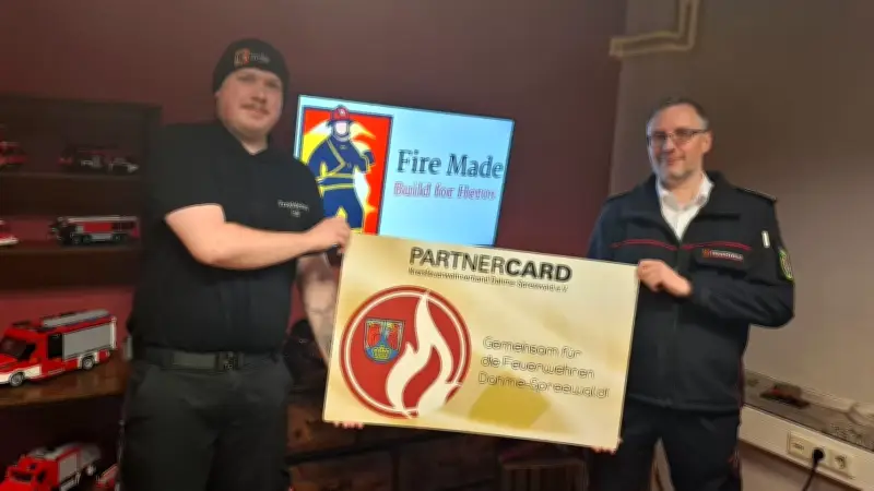 Feuerwehrmann gründet Firma Fire-Made: Ausrüstung für Kameraden und Spenden für Jugendfeuerwehr