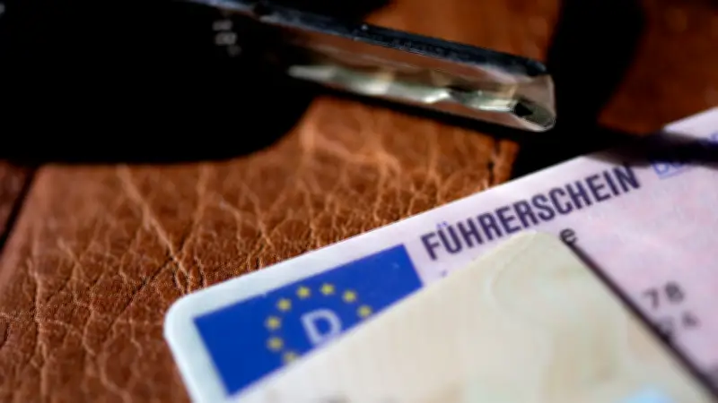 Führerschein nur als Handyfoto: Polizei stoppt Jugendlichen in Wittenberge