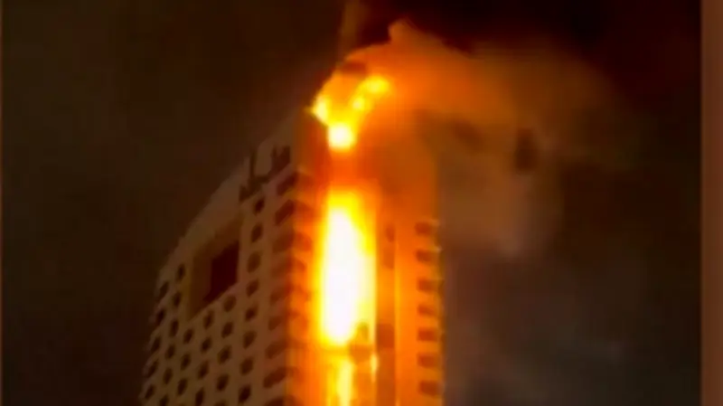 Flammen über Kuwait-Stadt: Iranischer Drohnenangriff trifft Sozialversicherungsbehörde