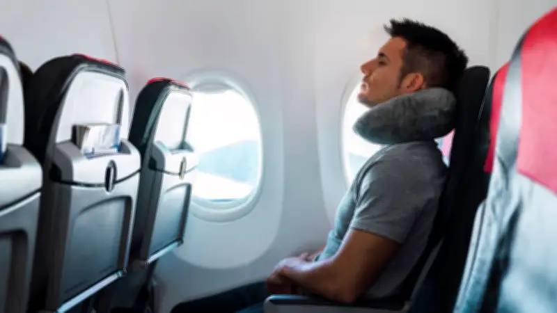 Flugbegleiterin verrät: Die besten Schlafplätze im Flugzeug für erholsame Reisen