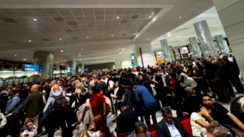 Flughafen Dubai im Chaos: Luftraum gesperrt, Tausende Passagiere gestrandet