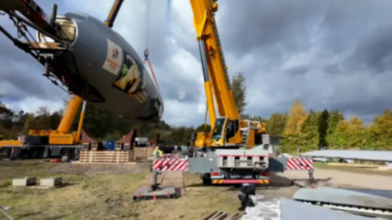 Flugzeug wird zum Restaurant: Airbus-Rumpf landet im Serengeti-Park