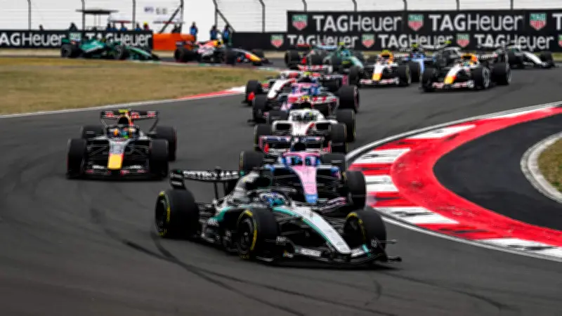 Formel-1-Chaos in China: McLaren-Debakel vor dem Start, Mercedes triumphiert