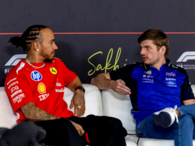 Formel 1: Hamilton widerspricht Verstappen und lobt das neue Reglement 2026