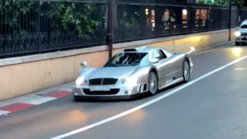 Formel-1-Star Fernando Alonso fährt extrem seltenen Mercedes CLK GTR