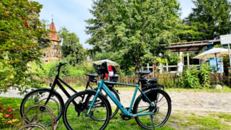 Fotoausstellung 'HausMannsKost' eröffnet im Ateliercafé Alt Rehse bei Neubrandenburg