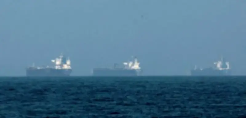 Frachtschiff in der Straße von Hormus von Geschoss getroffen – Besatzung evakuiert