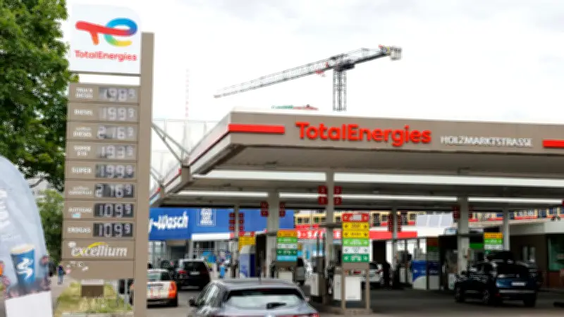 Frankreich führt Spritpreisdeckel ein: Droht auch Deutschland eine staatliche Preisbremse?