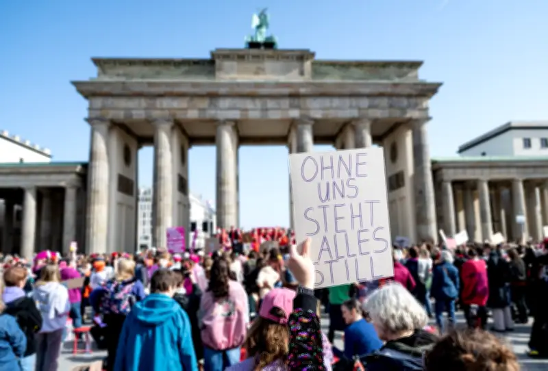 Frauenstreik in Berlin: Hunderte demonstrieren für Gleichstellung und mehr Rechte
