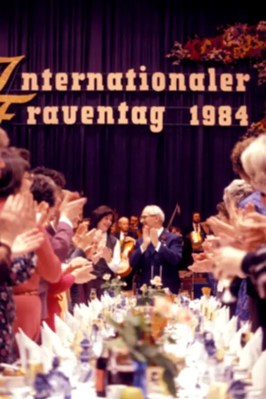 Frauentag in der DDR: Ein Staatsfeiertag mit Clara-Zetkin-Medaille und Honecker