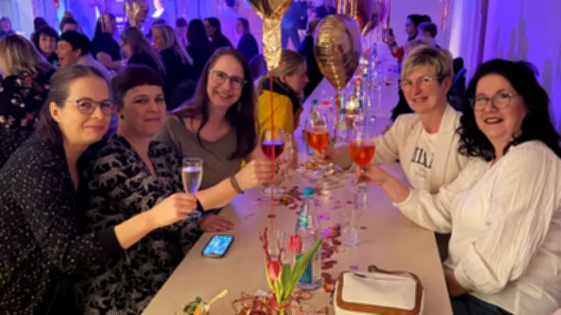 Frauentagsfeiern in Nordwestmecklenburg: Männerballett und Dartturnier begeistern