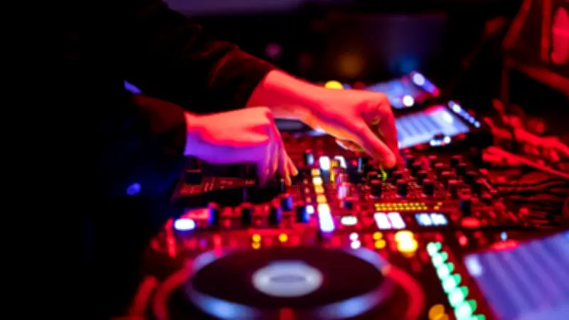 Frauentagsspecial in Sarow: Mallorca-Feeling und Partyhits mit DJs Fips, Theo und Samu