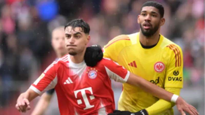 Freiburg-Trainer Schuster gibt Frankfurt-Torwart Santos Mut: "Er bringt ungemein viel mit"