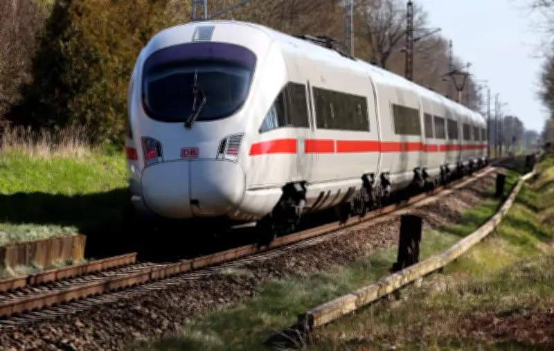 Früh-ICE in MV: Zwei Millionen Euro jährlich für Ticket-Öffnung - Sorge um Sparmaßnahmen im Nahverkehr