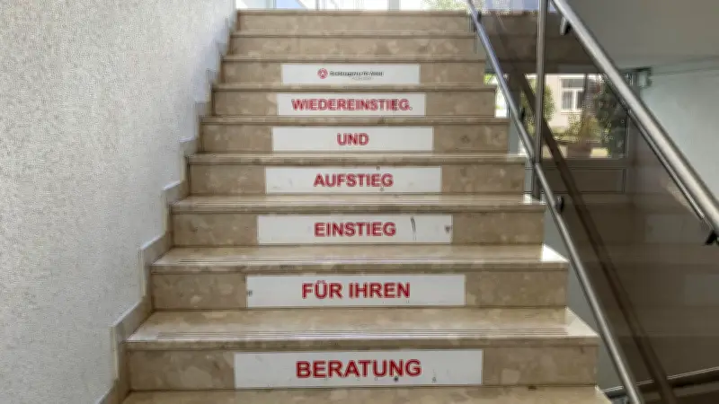 Frühjahrsbelebung am Arbeitsmarkt der Seenplatte: Saisonale Erholung mit strukturellen Herausforderungen