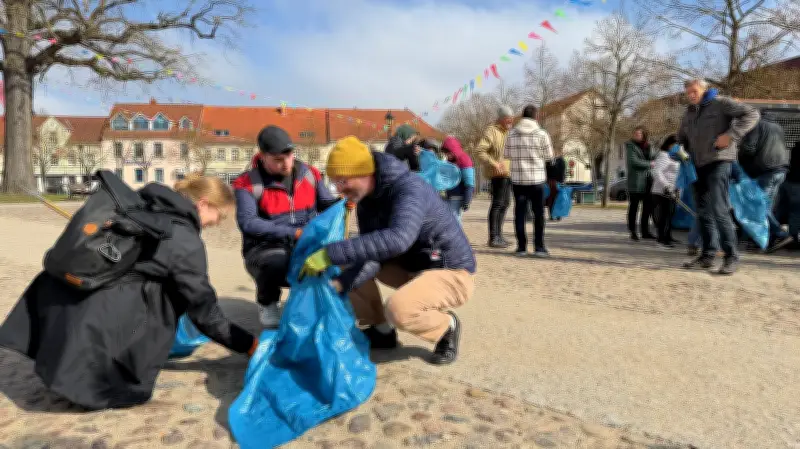 Frühjahrsputz in Templin: Freiwillige sammeln 800 Kilogramm Müll für saubere Stadt
