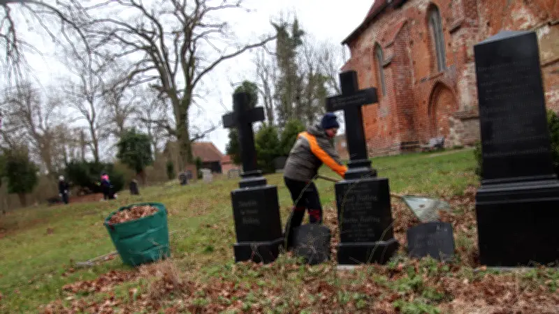 Friedhof Eickelberg wird zur Insekten-Oase: Frühjahrsputz mit Artenvielfalt-Projekt