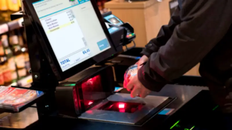 Frust an der SB-Kasse: Warum Selbstbedienung oft zur Geduldsprobe wird