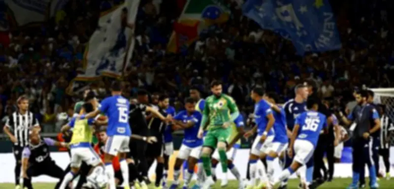 Fußballfinale in Brasilien eskaliert: Massenschlägerei mit 23 Platzverweisen