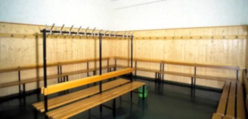 Fußballtrainer in Bayern soll Jugendliche heimlich in Umkleiden gefilmt haben