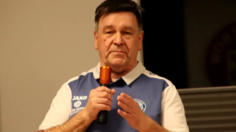 Fußballverband Vorpommern-Greifswald vor Auflösung bewahrt: Heiko Schröter als neuer Vorsitzender gewählt