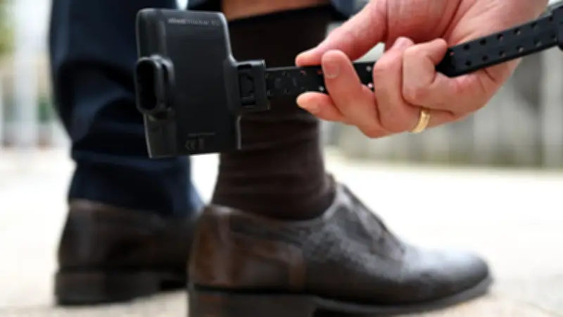 Fußfessel für Gewalttäter: Länderchefs drängen auf bundesweite Einführung