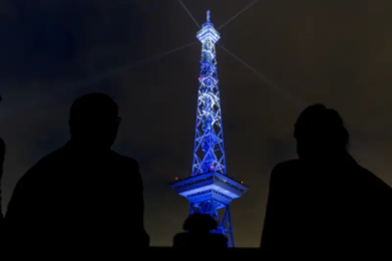 Funkturm Berlin feiert 100-jähriges Jubiläum mit spektakulärer Lichtshow