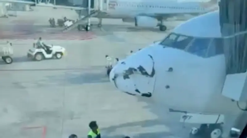 Garuda Indonesia Boeing 737 landet mit schwer beschädigter Flugzeugnase auf Sumatra