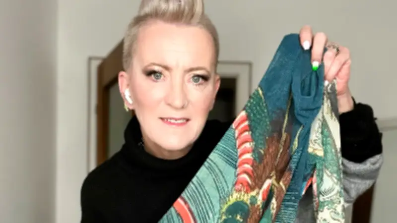 Gegen den Influencer-Wahn: 52-Jährige bricht alle Regeln und inspiriert Frauen