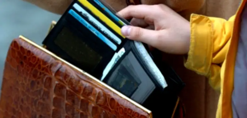 Geldbörsen-Diebstahl in Zeitzer Supermarkt: Polizei gibt Sicherheitshinweise