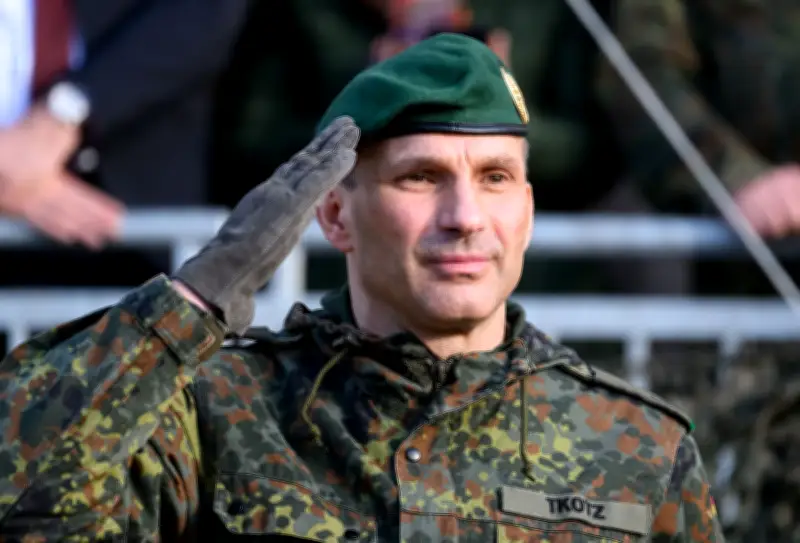 Generationswechsel in Sachsen: Oberst Marco Tkotz übernimmt Bundeswehr-Landeskommando