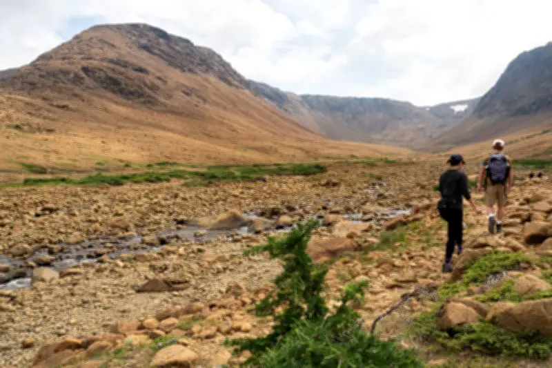 Geologische Wunder in Ostkanada: Wo jeder Schritt 100.000 Jahre Geschichte erzählt