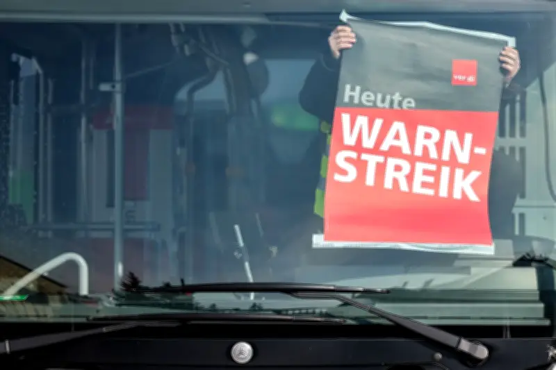 Gericht erlaubt Warnstreik: Nahverkehr im Burgenlandkreis nahezu komplett lahmgelegt