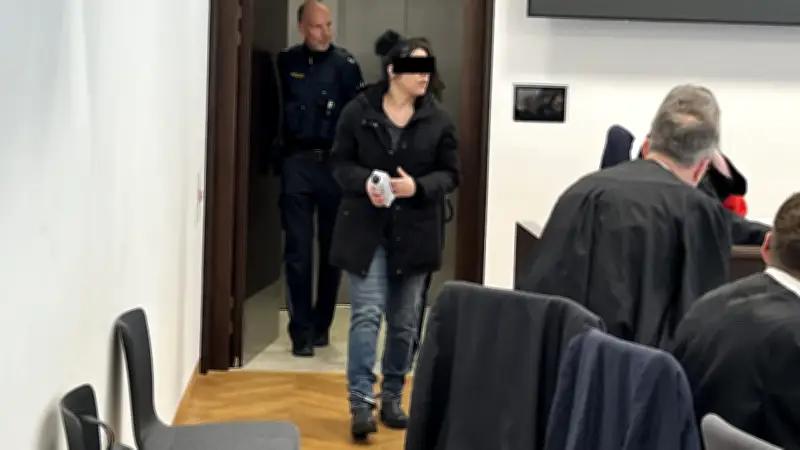 Gerichtsprozess in Nürnberg: BMW-Fahrerin soll Ex-Freund in Tankstelle totfahren wollen