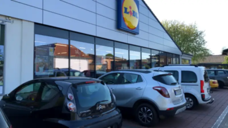 Gerichtsurteil kippt Bäderregelung: Sonntagsöffnungen in Ueckermünde weiterhin verboten