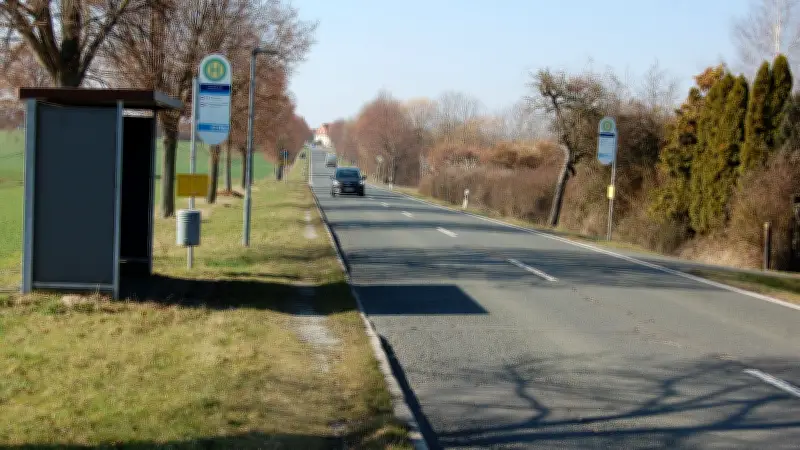 Gerstewitz: Gefährliche Bushaltestelle - Behörden-Pingpong um Sicherheit für Fahrgäste