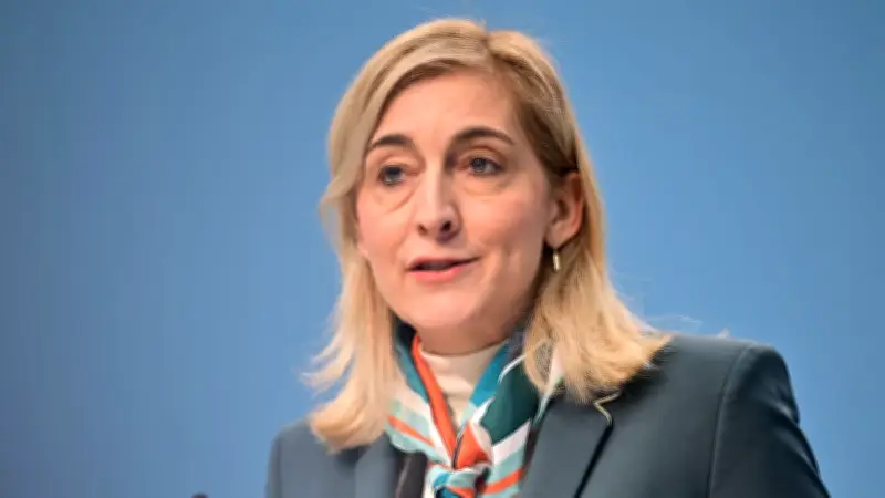 Gesundheitsministerin Warken plant Abschaffung von Papier-Beipackzetteln