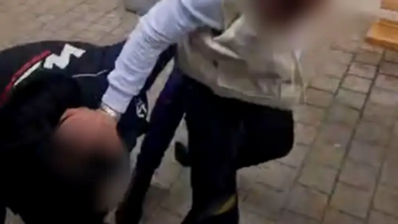 Gewalttätiger Übergriff in Pforzheim: Kontrolleure mit Pfefferspray attackiert