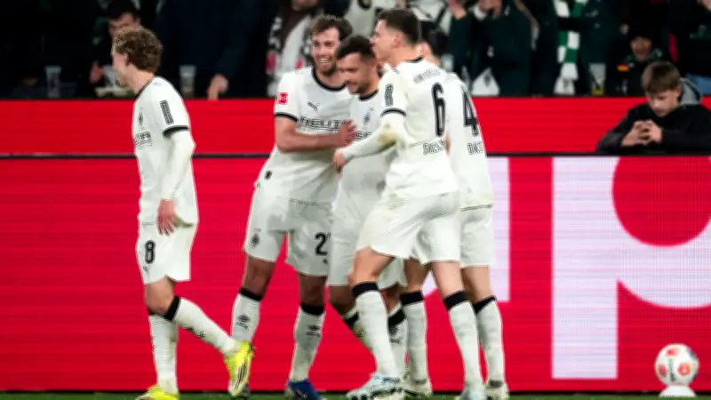 Gladbach gegen FC St. Pauli: Kevin Stögers perfekter Freistoß-Treffer