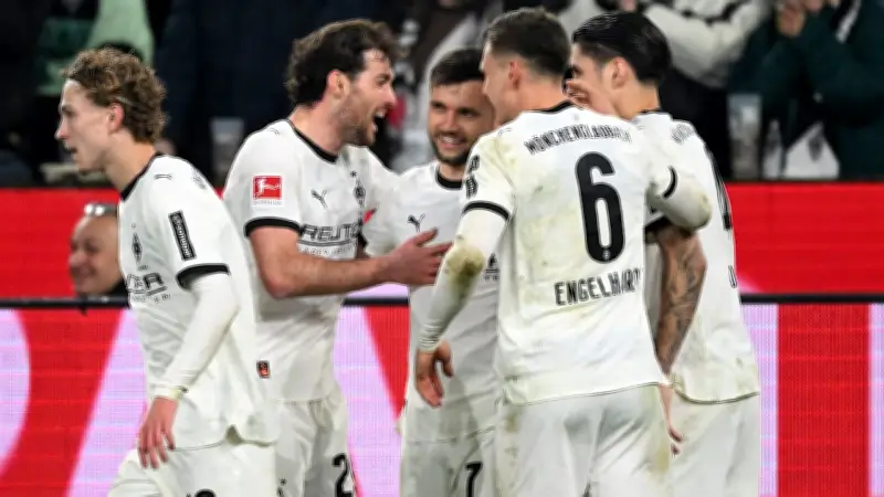 Gladbachs Befreiungsschlag: Stögers Freistoß-Kunstwerk besiegelt Sieg gegen St. Pauli