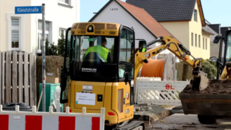 Glasfaserausbau im Jahnviertel: Neubrandenburg startet Bauarbeiten für schnelles Internet
