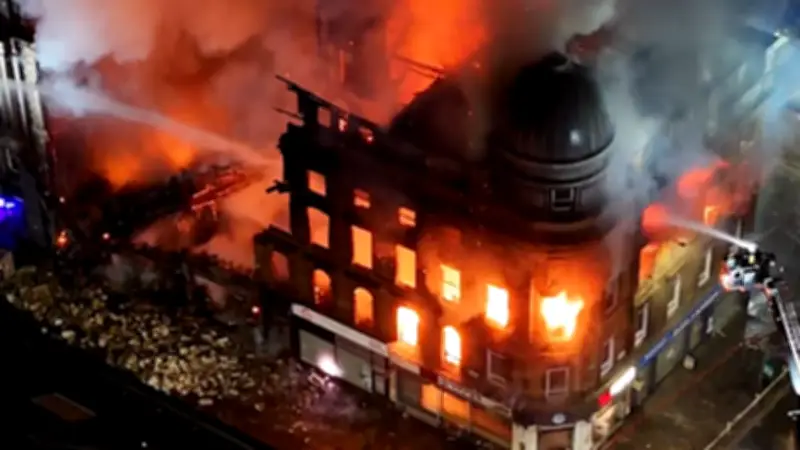 Glasgows historisches Gebäude zerstört: Großbrand in Vape-Shop legt Hauptbahnhof lahm