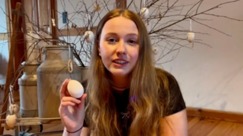 Glitzer-Ostereier mit Rotwein und Zucker: Einfaches DIY-Experiment für zu Hause