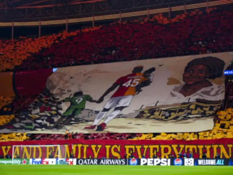 Gänsehaut-Choreo bei Galatasaray: Osimhen bricht bei Tribut an verstorbene Mutter in Tränen aus