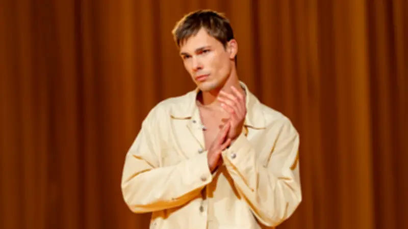 GNTM-Kandidat Tony: Mit Behinderung auf dem Catwalk – „Ohne Brille bin ich blind und taub“