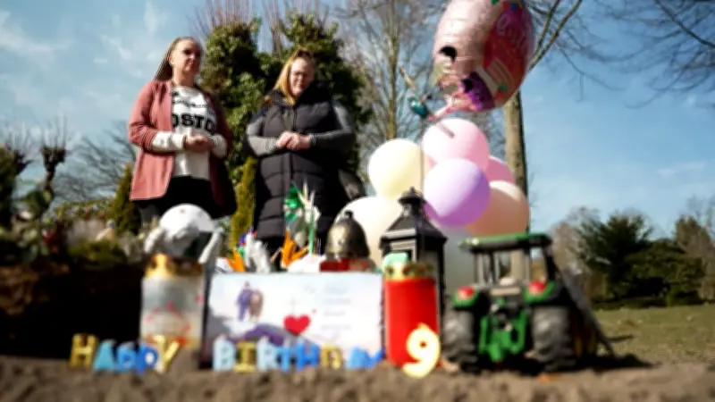 Grab des ermordeten Fabian (8) in Güstrow geplündert: Mutter spricht von Schock