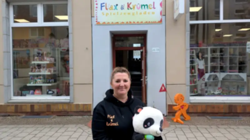 Greifswalder Traditionsspielzeugladen nach Rettungsaktion und Umbau wiedereröffnet